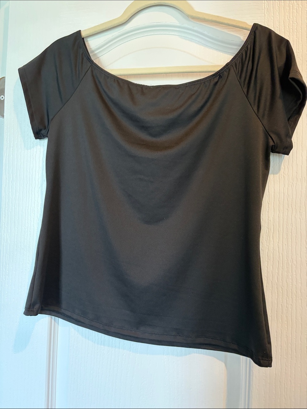 Women's Black Scoop Neck Short Sleeve Tee new without tags